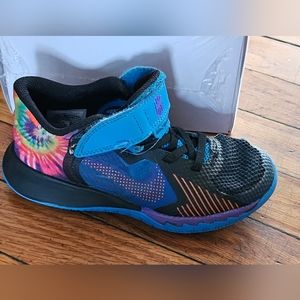 Boys Kyrie Flytrap Sneakers sz 12